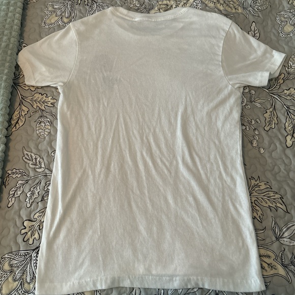 Size small White tee with Rose and skull - Picture 3 of 3